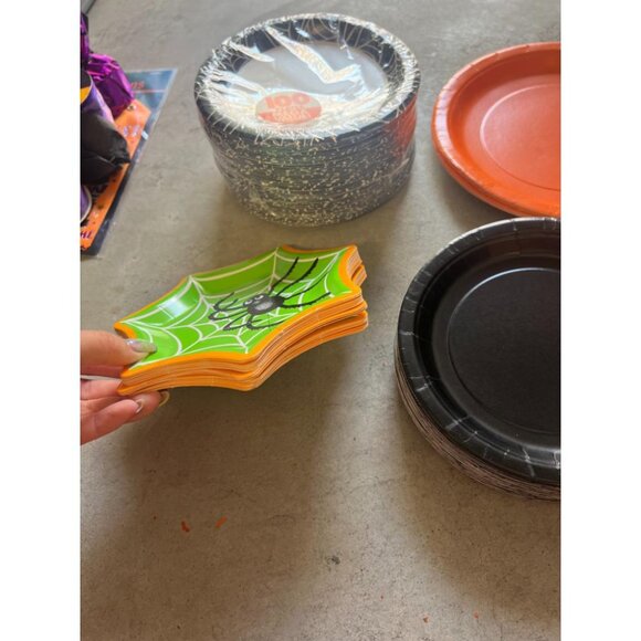 Halloween Party Tableware Paper Plates 4 Packs Orange, Black, White, Green - Picture 2 of 4